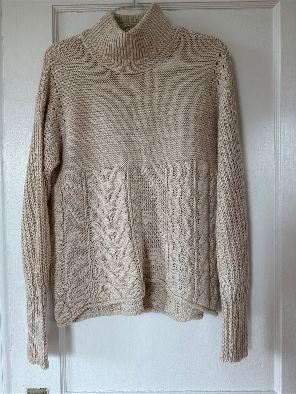 Simply Vera Vera Wang Cream Cable Knit Turtleneck Sweater. NWOT. Medium